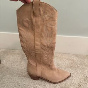 New in box Dolce Vita Solei tan boot- size 10